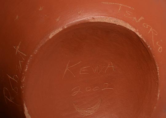 Aritst signataure of Robert Tenorio, Kewa Pueblo Potter