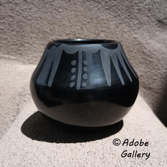 Shown in the sunlight to highlight designs. Shown in the sunlight to highlight designs.