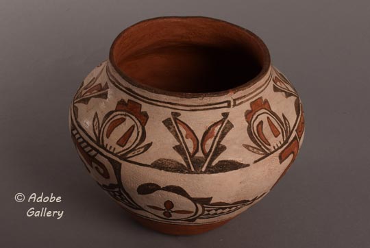 Alternate view of this Santa Ana pottery jar.