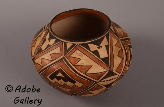 Alternate view of this Acoma water jar.