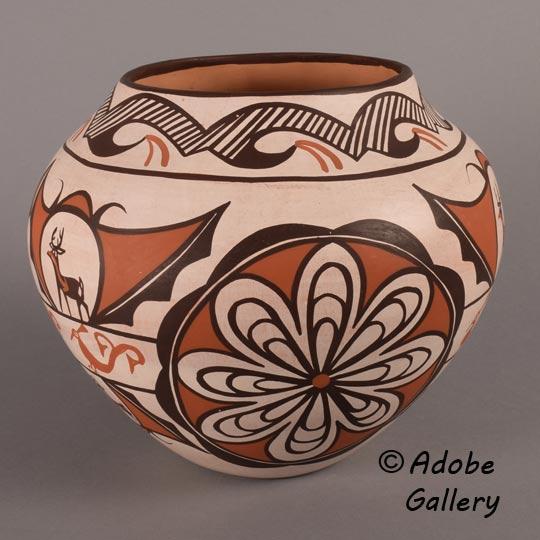Alternate view of this pottery vessel.