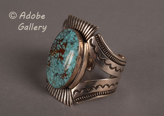 Alternate side view of the bracelet.
