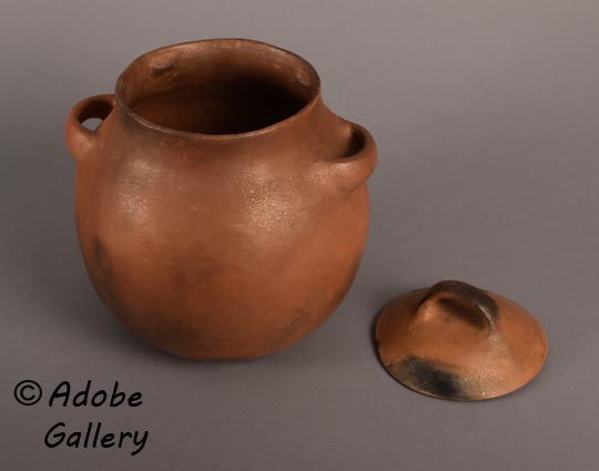 Alternate view of this  bean pot with the lid removed.