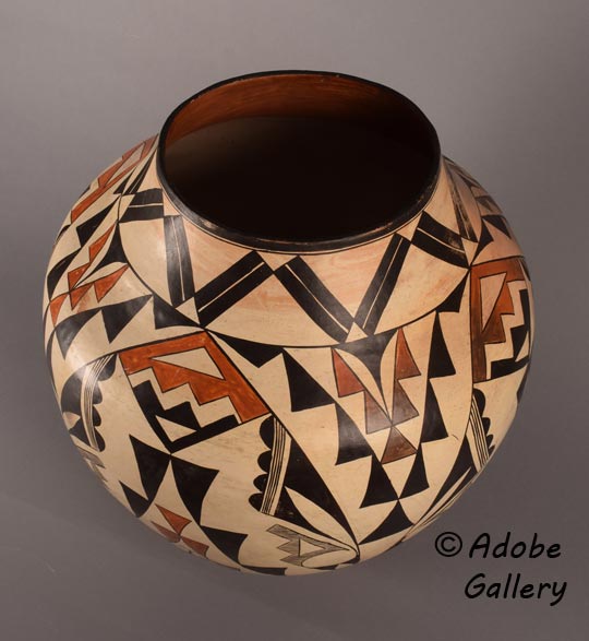 Alternate view of this Acoma storage jar.