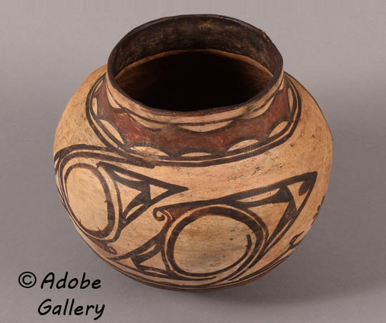 Alternate view of this pottery vessel.