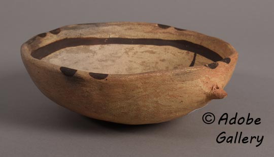 Alternate view of this pottery vessel.