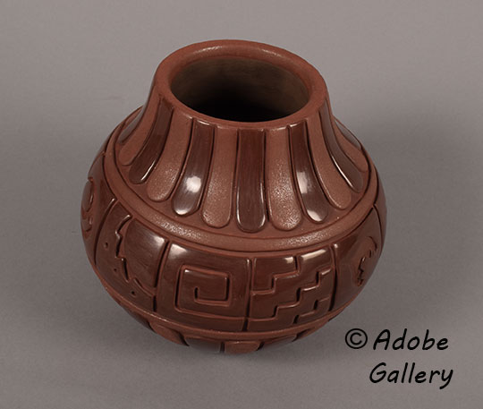 Alternate view of this pottery vessel.