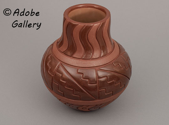 Alternate view of this pottery vessel. Alternate view of this pottery vessel.