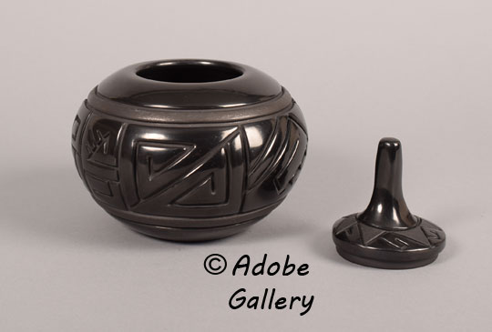 Alternate view of this pottery vessel.