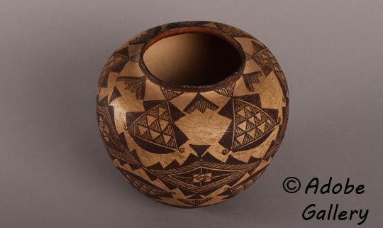Alternate view of this historic Acoma pottery jar.