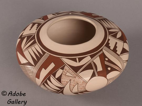 Alternate view of this pottery vessel.