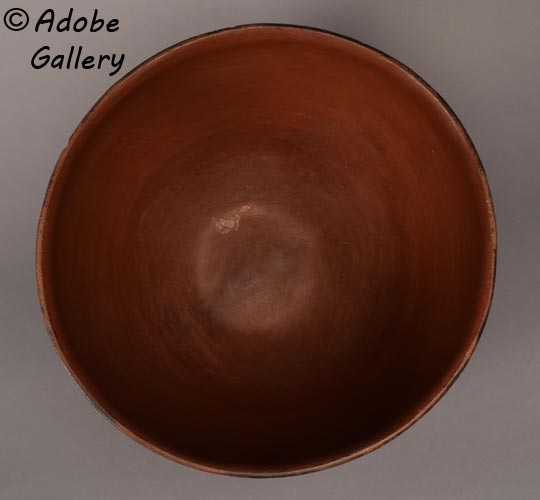 Alterante inside view of this pottery dough bowl.