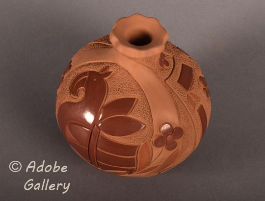 Alternate view of this pottery vessel.