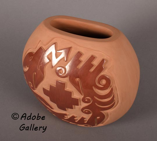 Alternate view of this pottery vessel.