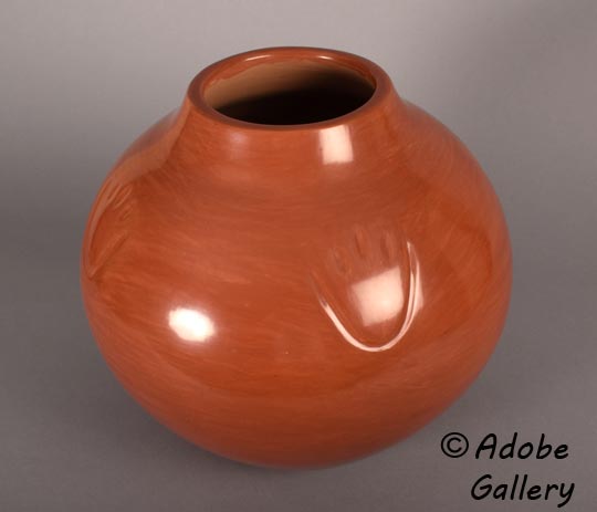 Alternate view of this pottery vessel.