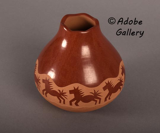 Alternate view of this pottery vessel.