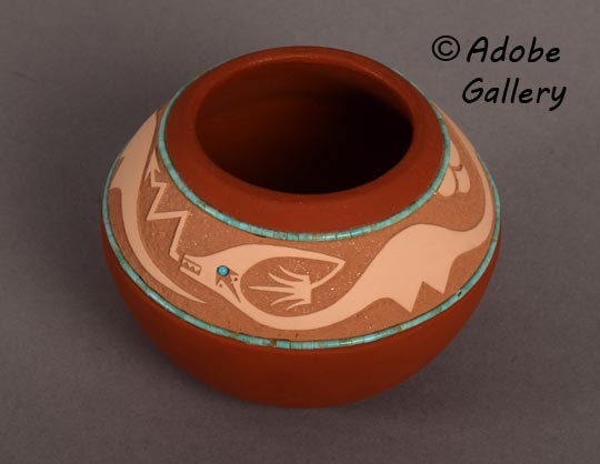 Alternate view of this pottery vessel.