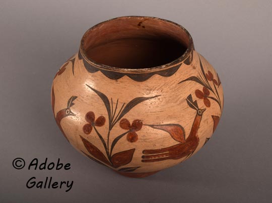 Alternate view of this pottery vessel.