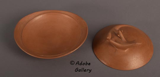 Alternate view showing the lid removed.