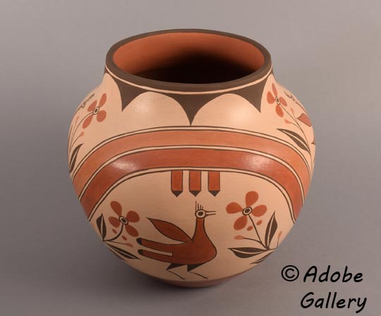 Alternate view of this pottery vessel.