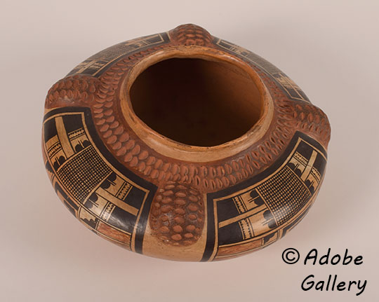 Alternate view of this pottery vessel.