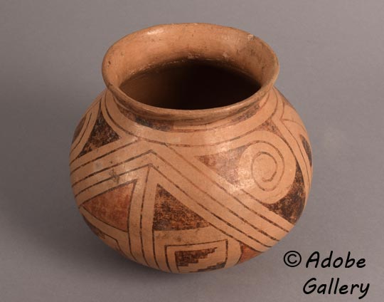 Alternate view of this pottery vessel.