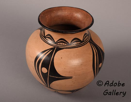 Alternate view of this pottery vessel.