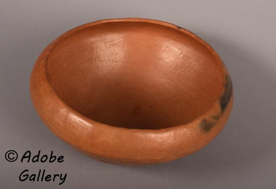 Alternate view of this pottery vessel.