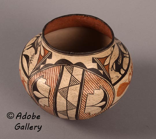 Alternate view of this pottery vessel.