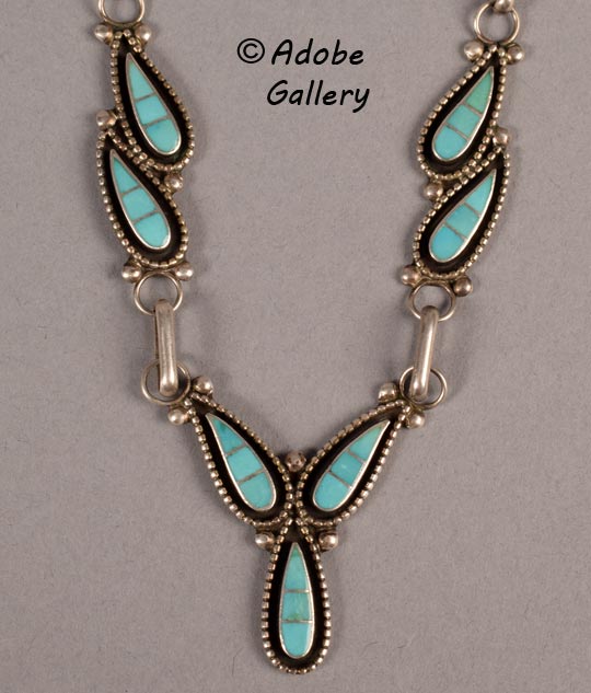 Close-up view of this turquoise necklace.