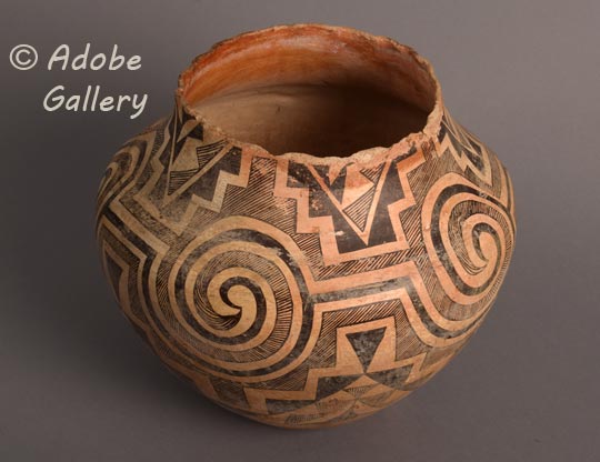 Alternate view of this pottery vessel.