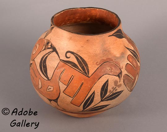 Alternate view of this pottery vessel.