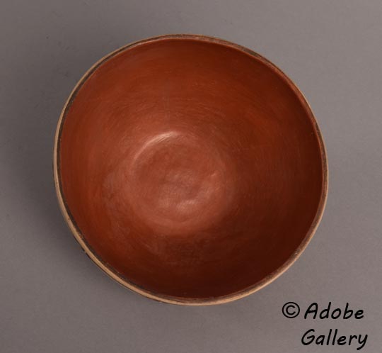 Alternate view of this pottery vessel.