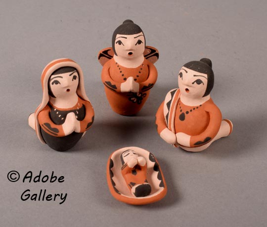 Alternate view of this pottery nativity set.