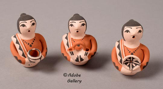 Alternate view of this pottery nativity set.