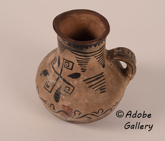 Alternate view of this pottery vessel. Alternate view of this pottery vessel.