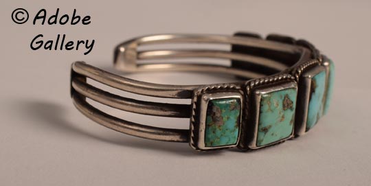 Alternate side view of this bracelet.