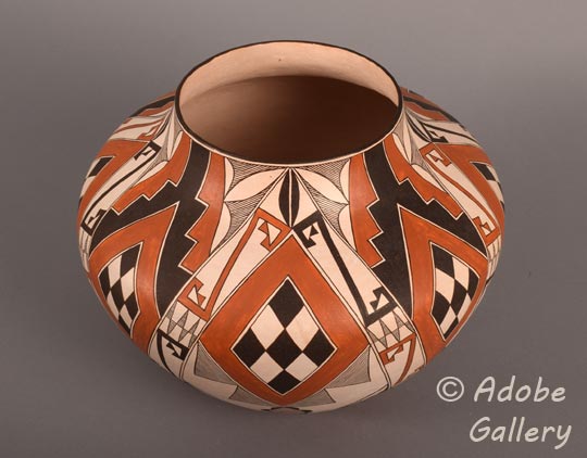 Alternate view of this pottery vessel.