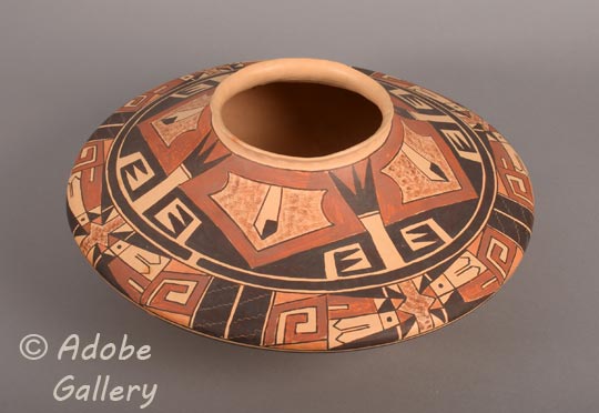 Alternate view of this pottery vessel.