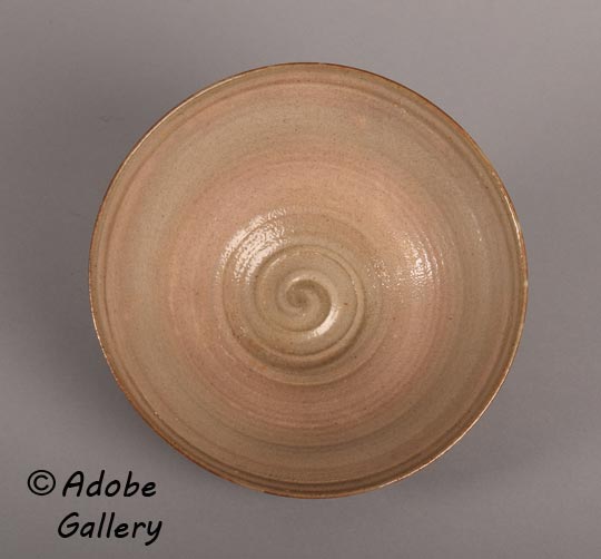 Alternate view of this pottery vessel.