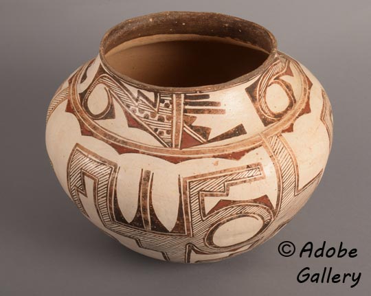 Alternate view of this pottery vessel. Alternate view of this pottery vessel.