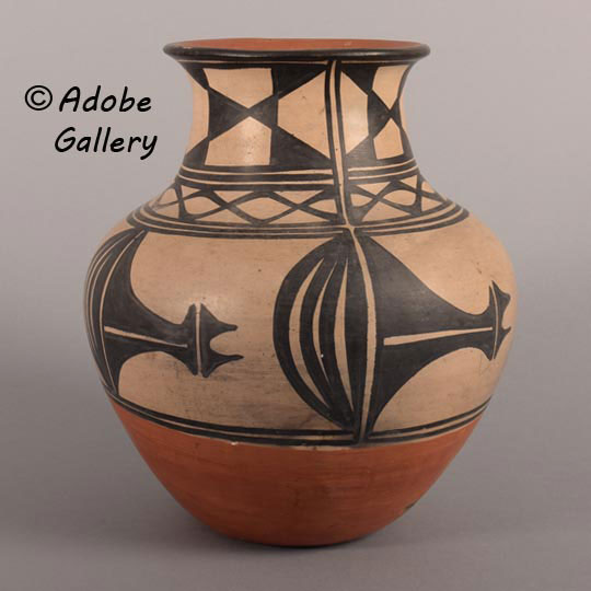 Alternate view of this pottery vessel. Alternate view of this pottery vessel.