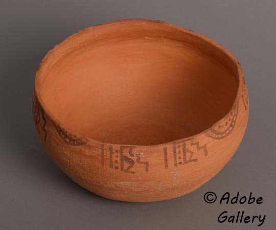 Alternate view of this pottery vessel.