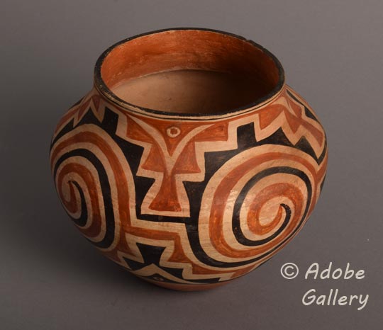 Alternate view of this pottery vessel.