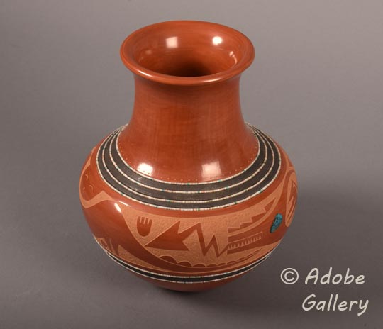 Alternate view of this pottery vessel.