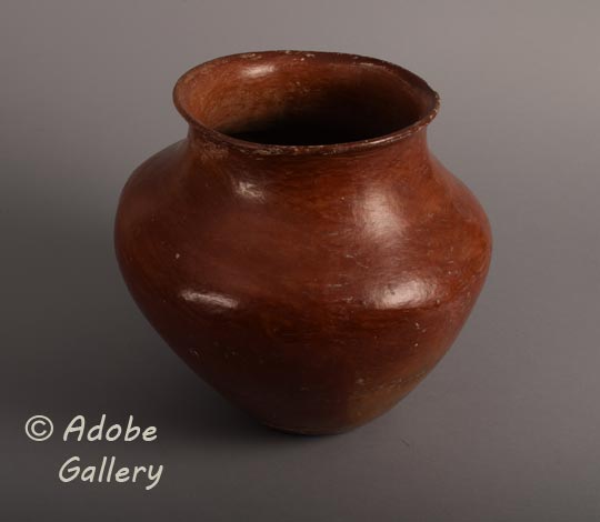 Alternate view of this pottery vessel.