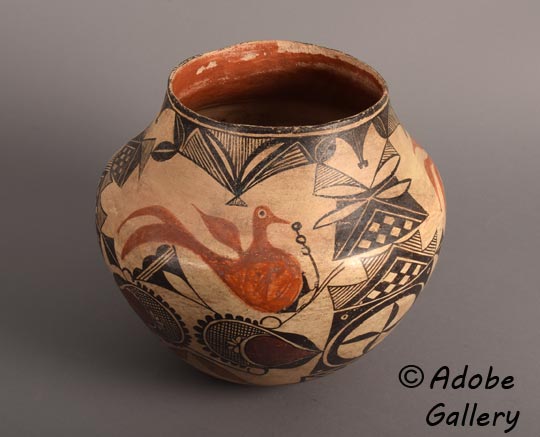 Alternate view of this pottery vessel.