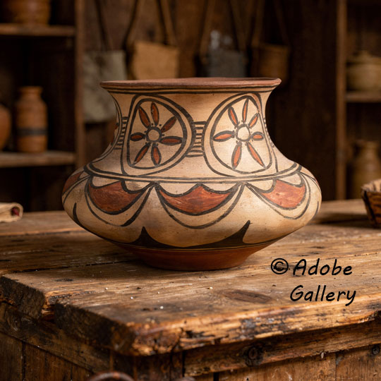 Alternate view of this pottery vessel. Alternate view of this pottery vessel.