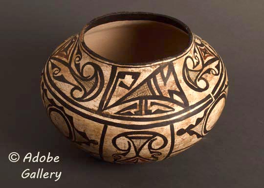 Alternate view of this pottery vessel.
