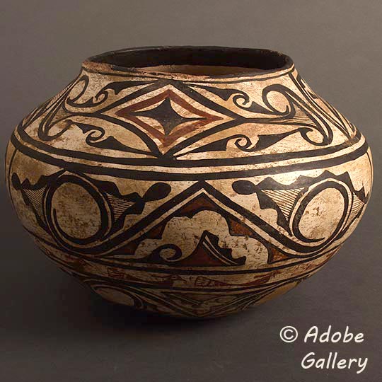 Alternate view of this pottery vessel. Alternate view of this pottery vessel.